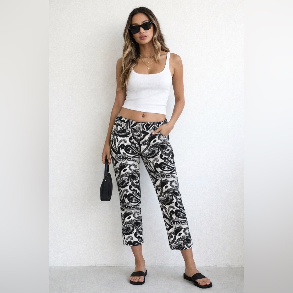 Alice + Olivia Cropped Black & White Velvet Textured Floral Jeans Sz.‎ S